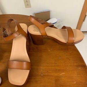 Madden NYC strappy chunky block heel platform sandals size 11